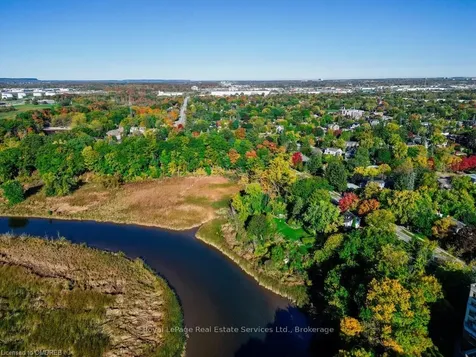 2511 Lakeshore Road W Oakville ON L6L 6L9