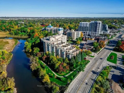 2511 Lakeshore Road W Oakville ON L6L 6L9