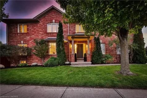2250 Hummingbird Way Oakville ON L6M 3Z7