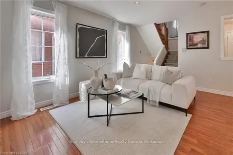 2250 Hummingbird Way Oakville ON L6M 3Z7