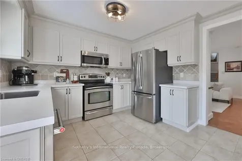 2250 Hummingbird Way Oakville ON L6M 3Z7