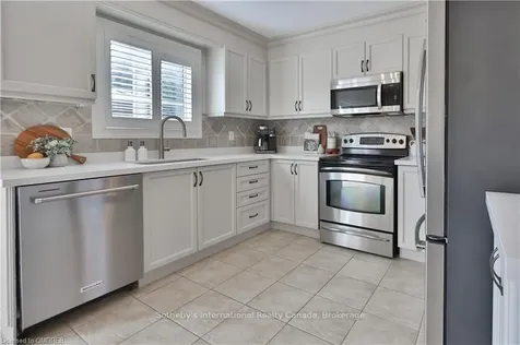 2250 Hummingbird Way Oakville ON L6M 3Z7