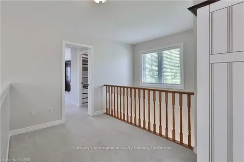 2250 Hummingbird Way Oakville ON L6M 3Z7