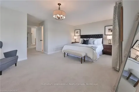 2250 Hummingbird Way Oakville ON L6M 3Z7