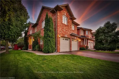 2250 Hummingbird Way Oakville ON L6M 3Z7