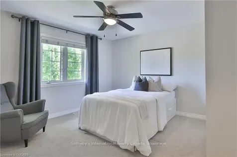 2250 Hummingbird Way Oakville ON L6M 3Z7