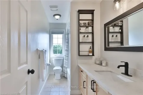 2250 Hummingbird Way Oakville ON L6M 3Z7