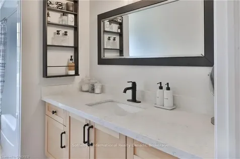 2250 Hummingbird Way Oakville ON L6M 3Z7
