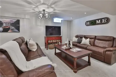 2250 Hummingbird Way Oakville ON L6M 3Z7