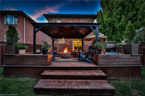 2250 Hummingbird Way Oakville ON L6M 3Z7