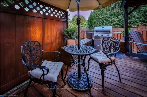 2250 Hummingbird Way Oakville ON L6M 3Z7