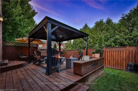 2250 Hummingbird Way Oakville ON L6M 3Z7