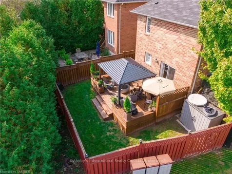 2250 Hummingbird Way Oakville ON L6M 3Z7