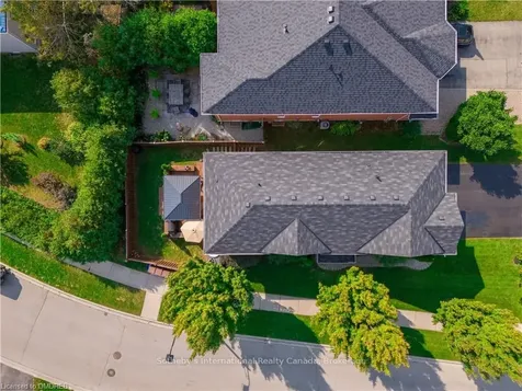 2250 Hummingbird Way Oakville ON L6M 3Z7