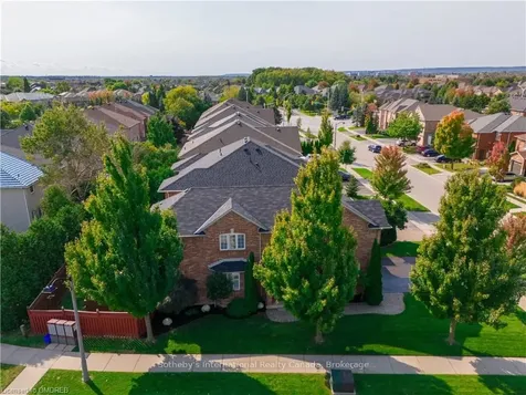 2250 Hummingbird Way Oakville ON L6M 3Z7