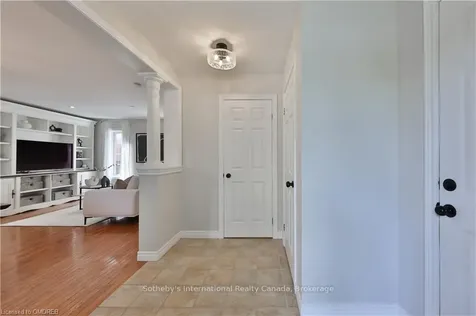 2250 Hummingbird Way Oakville ON L6M 3Z7