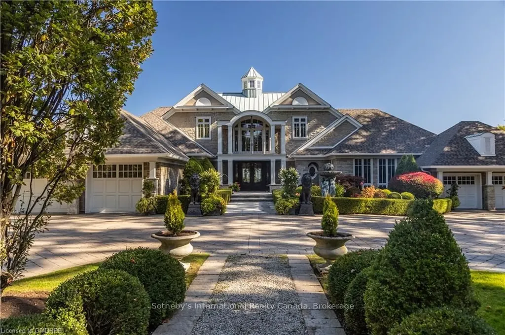 88 Wolfdale Avenue Oakville ON L6L 4R8