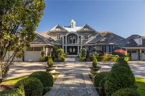 88 Wolfdale Avenue Oakville ON L6L 4R8