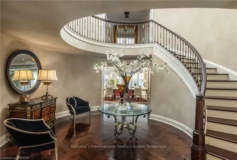 88 Wolfdale Avenue Oakville ON L6L 4R8