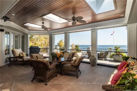 88 Wolfdale Avenue Oakville ON L6L 4R8