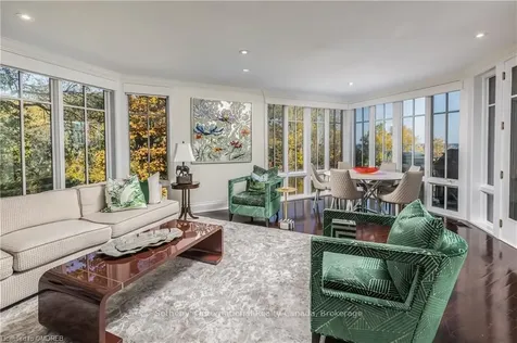 88 Wolfdale Avenue Oakville ON L6L 4R8