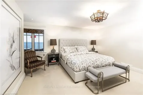 88 Wolfdale Avenue Oakville ON L6L 4R8