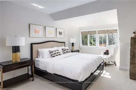 88 Wolfdale Avenue Oakville ON L6L 4R8