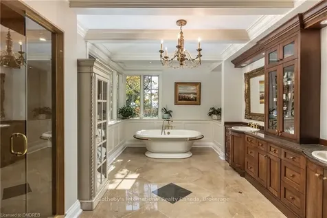 88 Wolfdale Avenue Oakville ON L6L 4R8