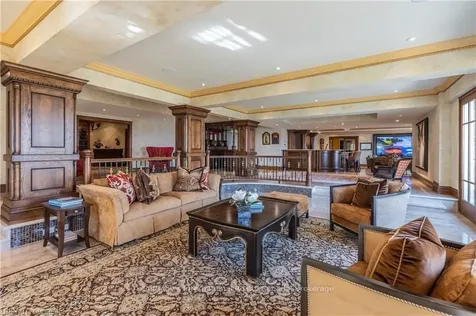 88 Wolfdale Avenue Oakville ON L6L 4R8