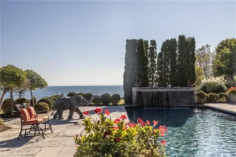88 Wolfdale Avenue Oakville ON L6L 4R8