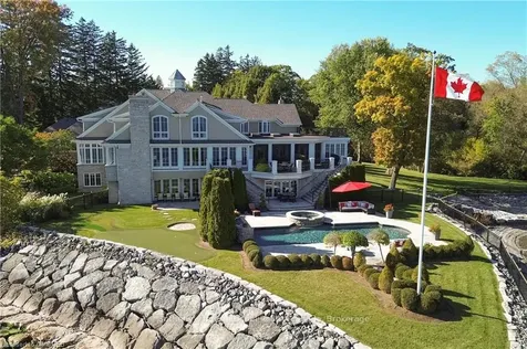 88 Wolfdale Avenue Oakville ON L6L 4R8