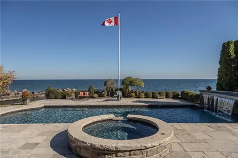 88 Wolfdale Avenue Oakville ON L6L 4R8