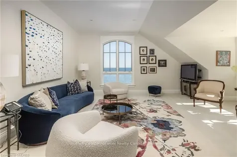 88 Wolfdale Avenue Oakville ON L6L 4R8
