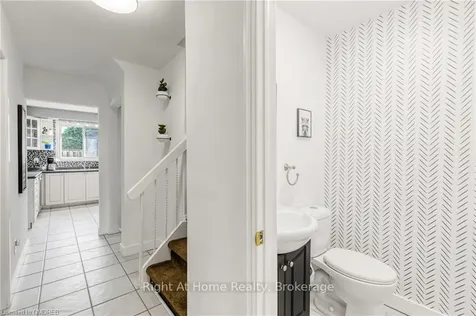 5475 Lakeshore Road Burlington ON L7L 1E1