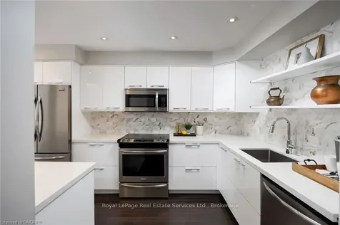1135 Mccraney Street E Oakville ON L6H 3A3