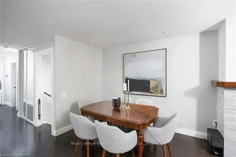 1135 Mccraney Street E Oakville ON L6H 3A3