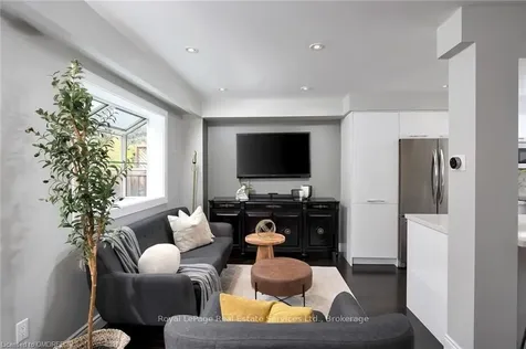 1135 Mccraney Street E Oakville ON L6H 3A3