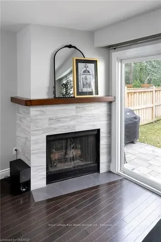 1135 Mccraney Street E Oakville ON L6H 3A3