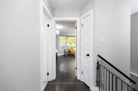1135 Mccraney Street E Oakville ON L6H 3A3