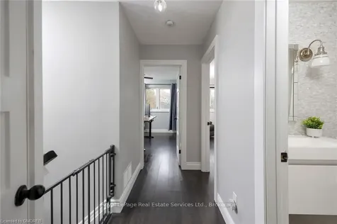 1135 Mccraney Street E Oakville ON L6H 3A3