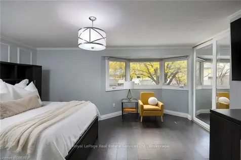 1135 Mccraney Street E Oakville ON L6H 3A3