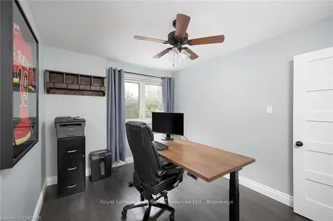 1135 Mccraney Street E Oakville ON L6H 3A3