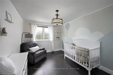 1135 Mccraney Street E Oakville ON L6H 3A3