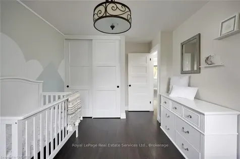 1135 Mccraney Street E Oakville ON L6H 3A3