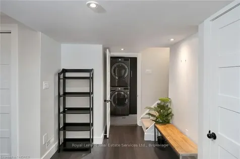 1135 Mccraney Street E Oakville ON L6H 3A3