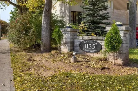 1135 Mccraney Street E Oakville ON L6H 3A3