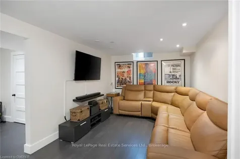 1135 Mccraney Street E Oakville ON L6H 3A3