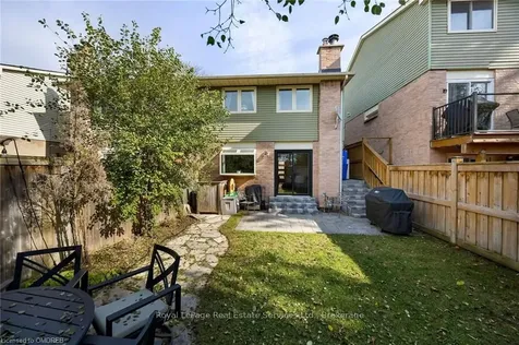 1135 Mccraney Street E Oakville ON L6H 3A3