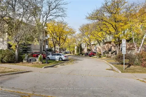 1135 Mccraney Street E Oakville ON L6H 3A3