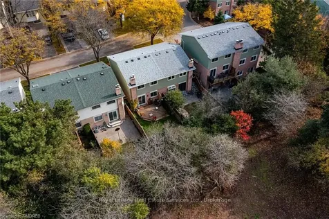 1135 Mccraney Street E Oakville ON L6H 3A3